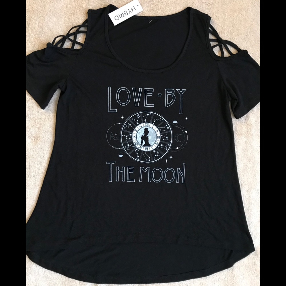Love by the moon🌙